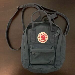 Fjallraven Kanken Sling - navy